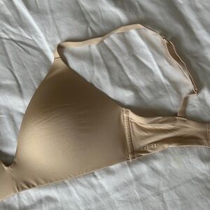 SKIMS | Wireless From Demi T-Shirt bra in Nude